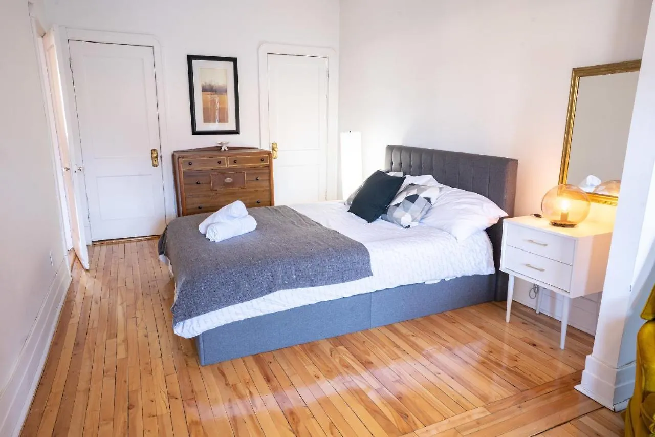 Stunning 2 Bedroom Apt 3Mins Walk From Cdn Metro Montreal 0*,