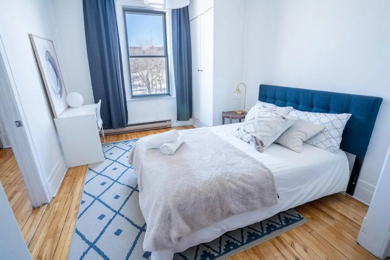 Stunning 2 Bedroom Apt 3Mins Walk From Cdn Metro Montreal